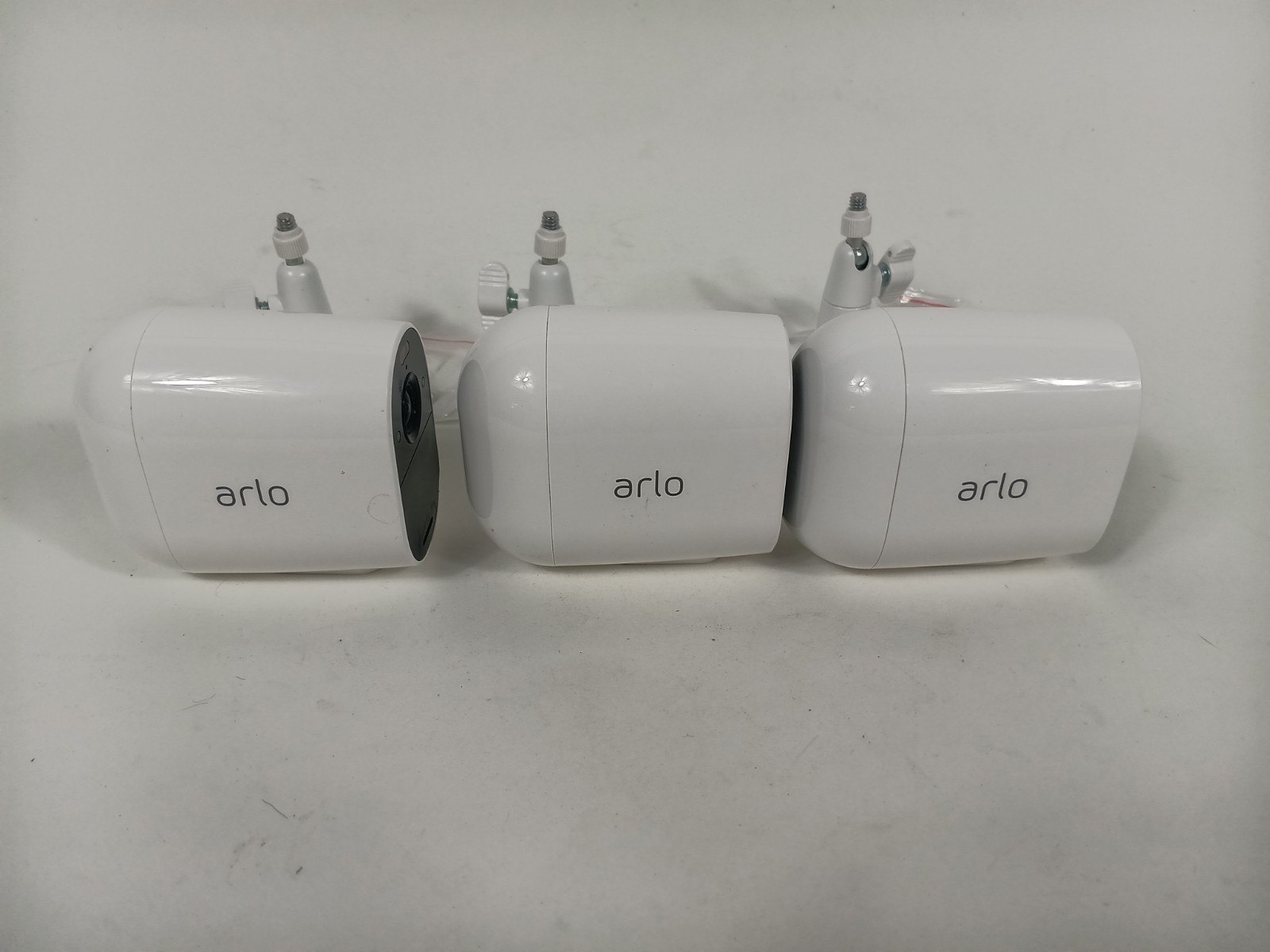 Arlo Essential Security Spotlight Camera Lot of 3 Cameras White VMC2030 + Mounts
