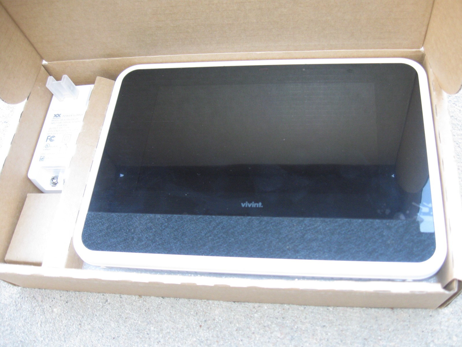 Vivint Smart Hub Touchscreen Control Panel VS-SH2000-C00 New