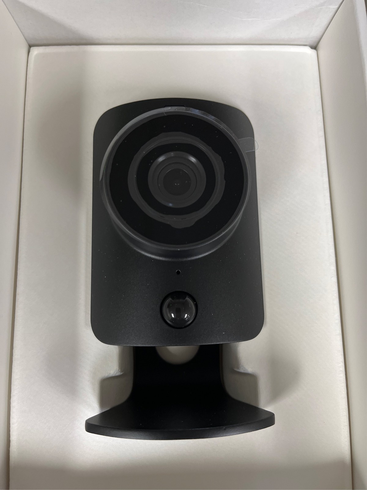 SimpliSafe Simplicam Indoor 1-Camera Hardwired Stick Up Cam Internet Cloud-based