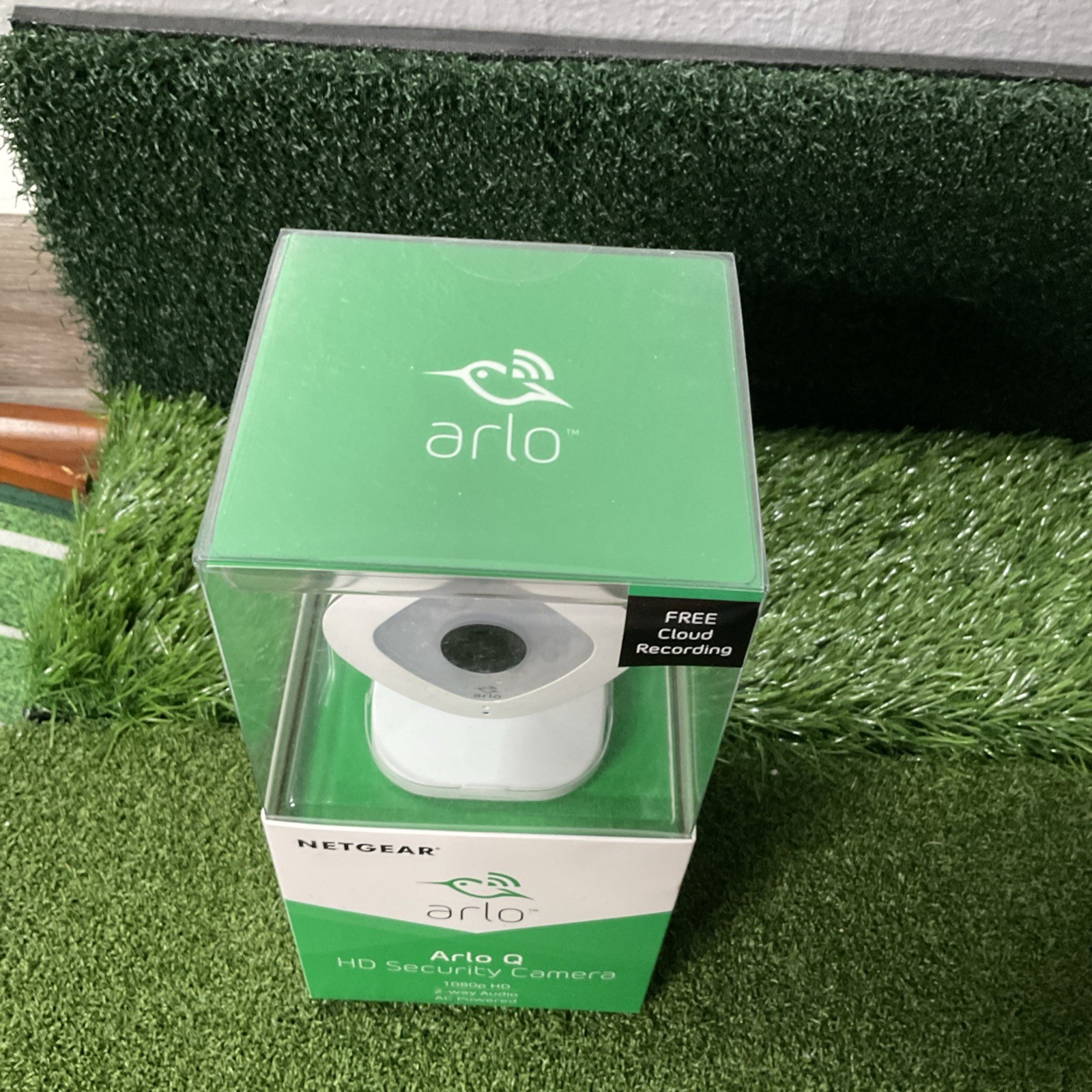 Arlo Q VMC3040-100NAS 1080p HD Wireless Security Camera with Audio Indoor