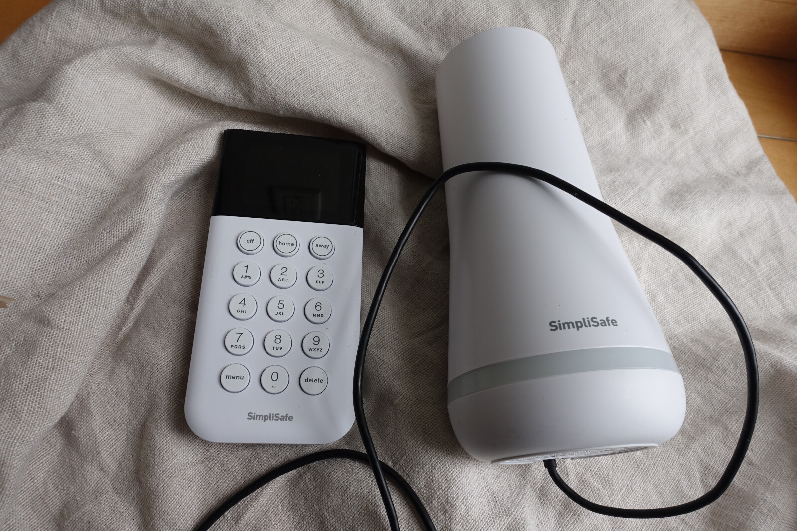 Simplisafe Home Security System Base Station SSBS3 & SSKP3 Keypad