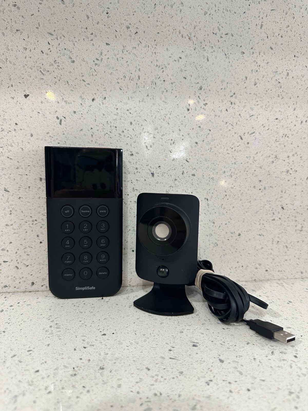 SimpliSafe Security System Keypad SSKP3 and Camera SSCM1 2pc Bundle in Black