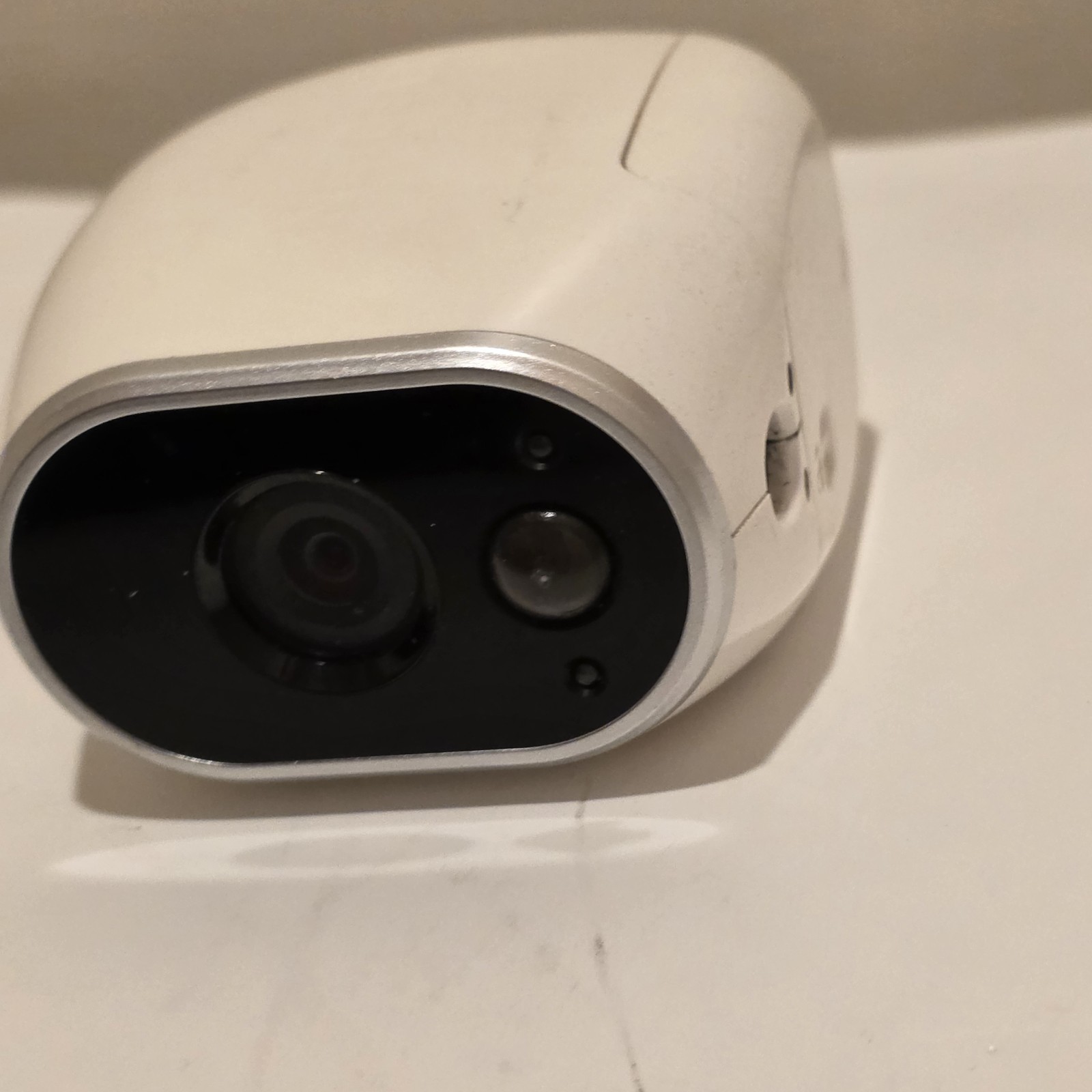 NETGEAR VMB3000 Arlo Camera Base station & (1) Camera