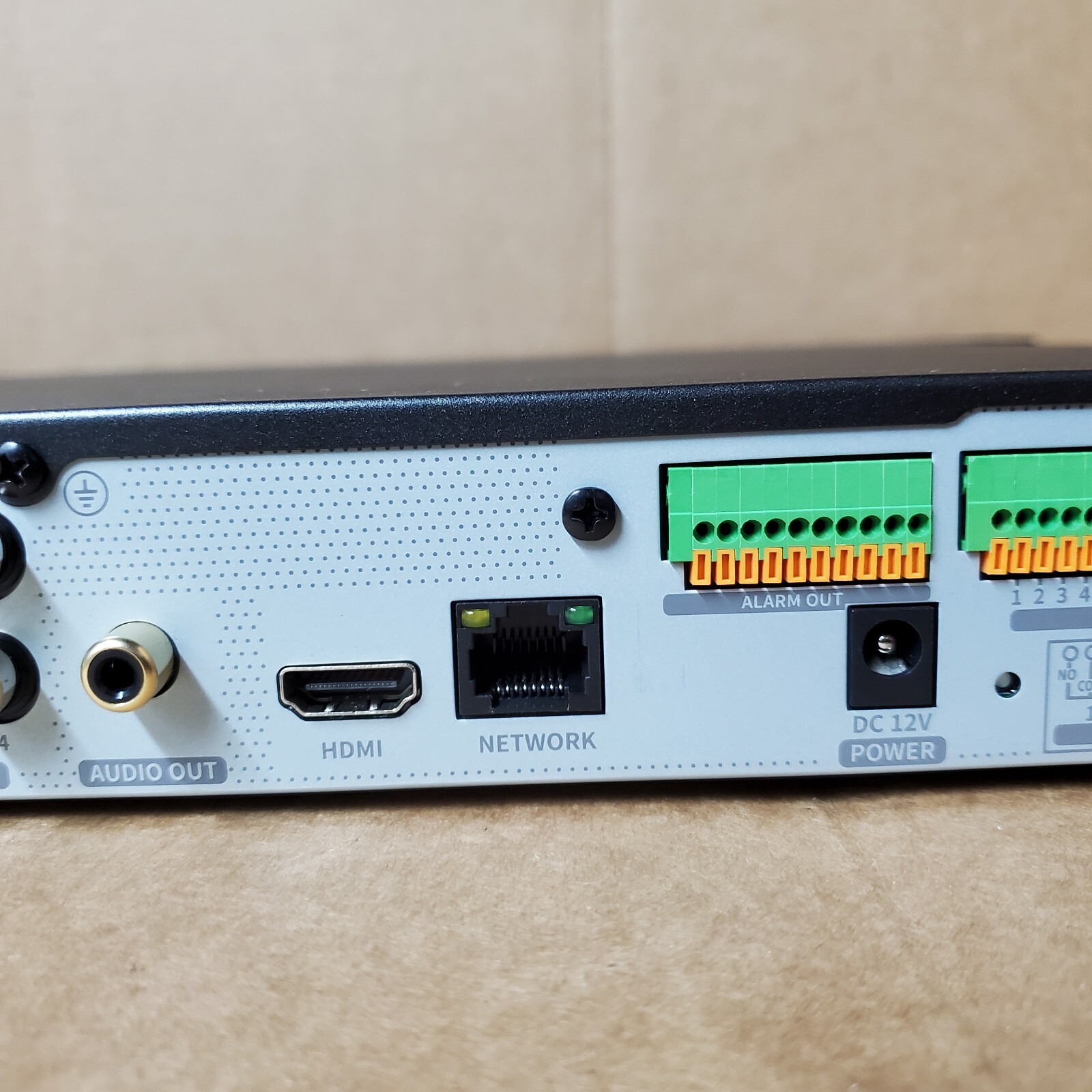 Hanwha Techwin WiseNet SPE-1620 16-Channel 2MP Network Security Video *READ*