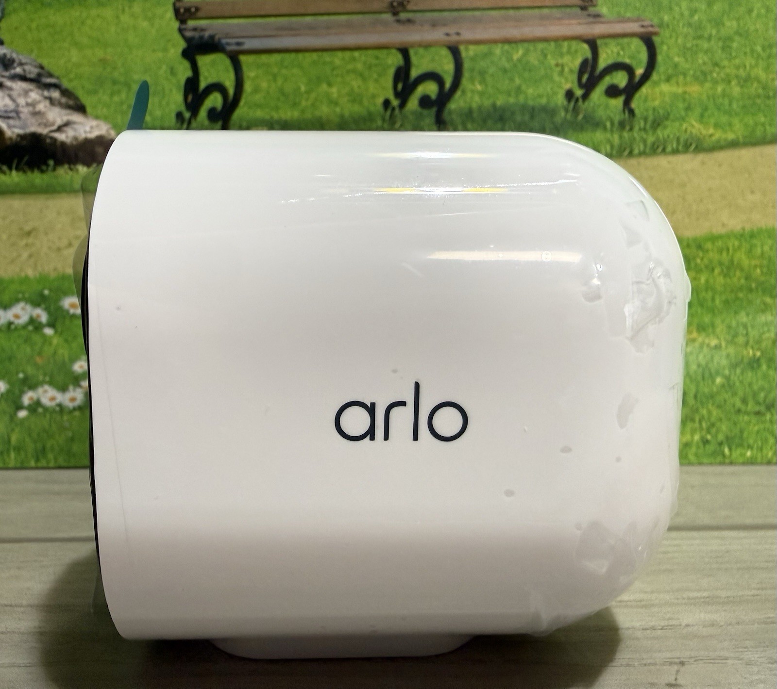 Arlo Ultra 3 UHD 4K Wireless Add-on Security Camera VMC5050 & Mount Kit