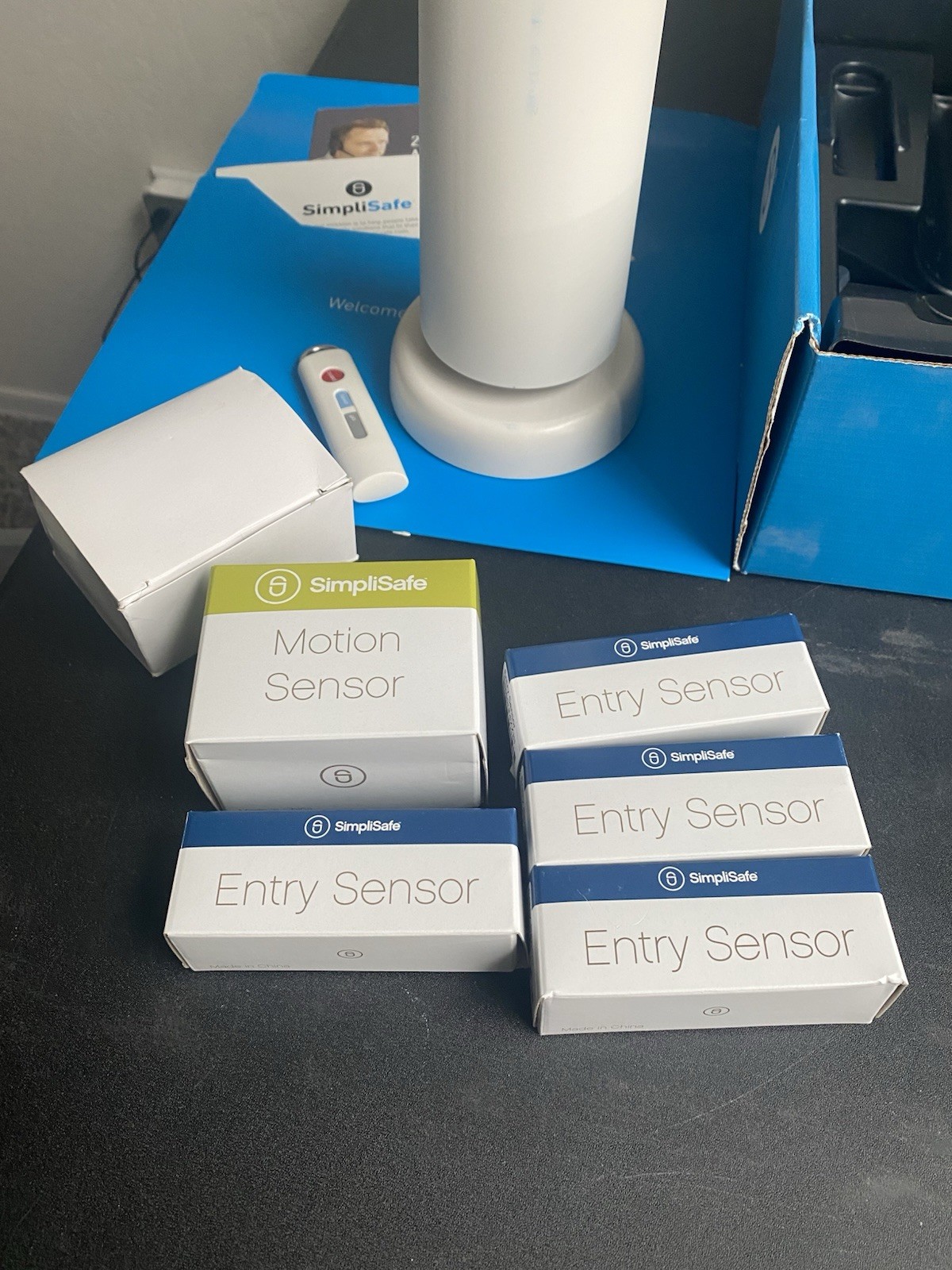 SimpliSafe Home Security Base 1st Generation Motion & Entry Sensor Bundle Read