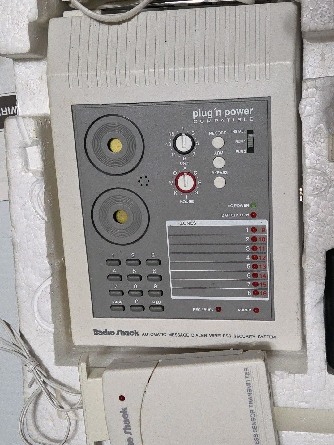 Radio Shack Wireless Home Security System from 1994 – 61-2610 49-2551A