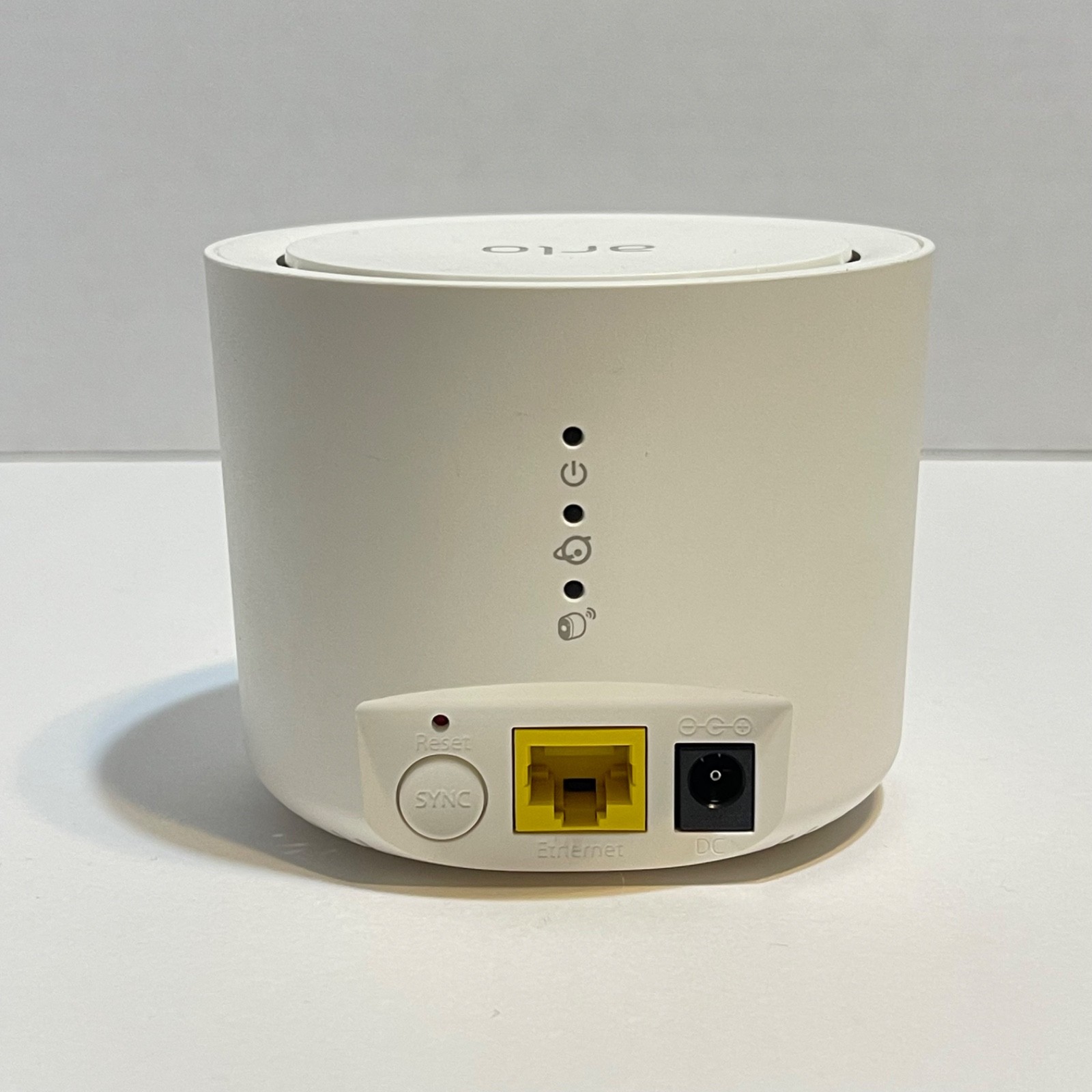 Arlo VMB3500 Base Station + 2 Wireless Cameras | No Batteries | Untested