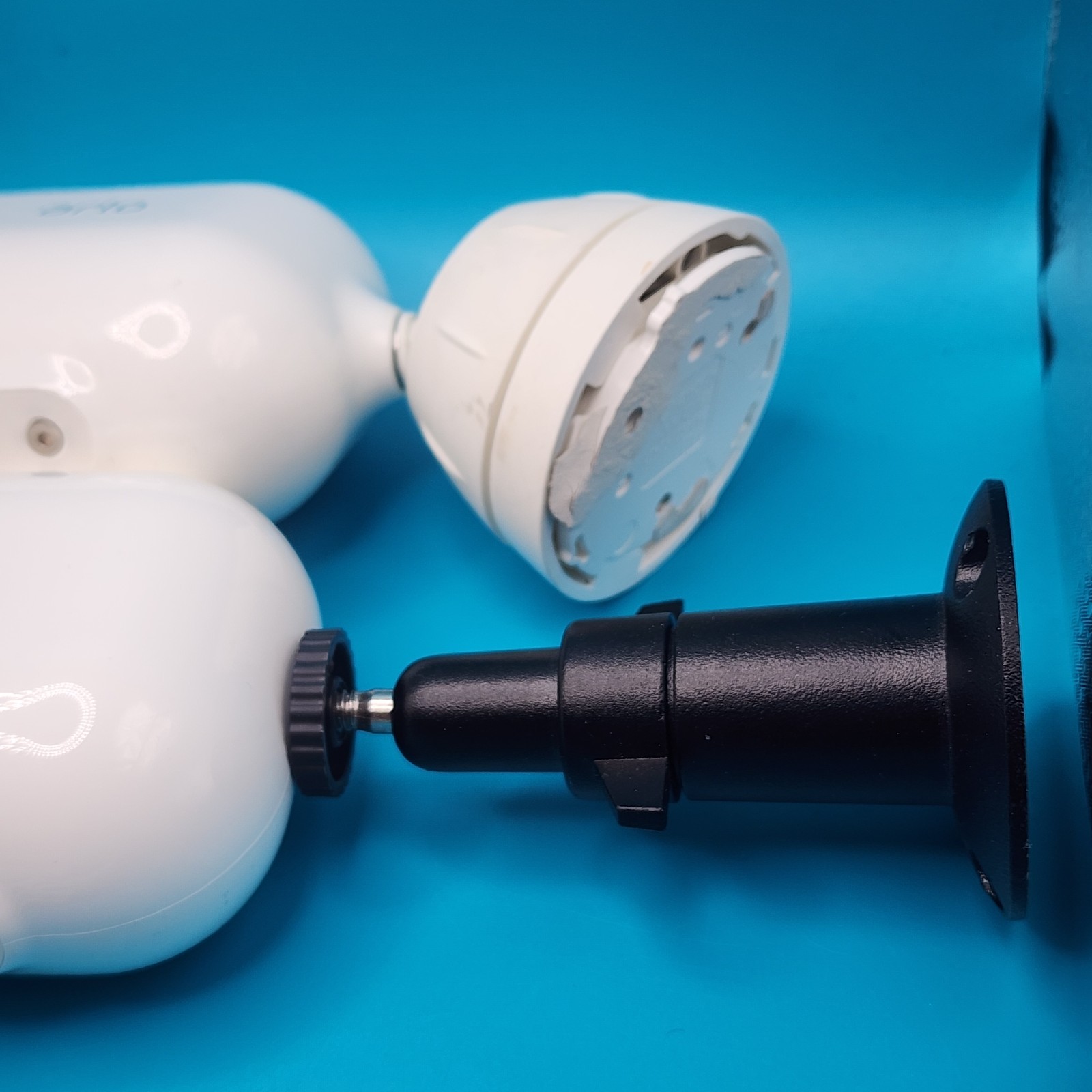 Arlo Pro Wire-Free HD Security Camera System – Bundle.
