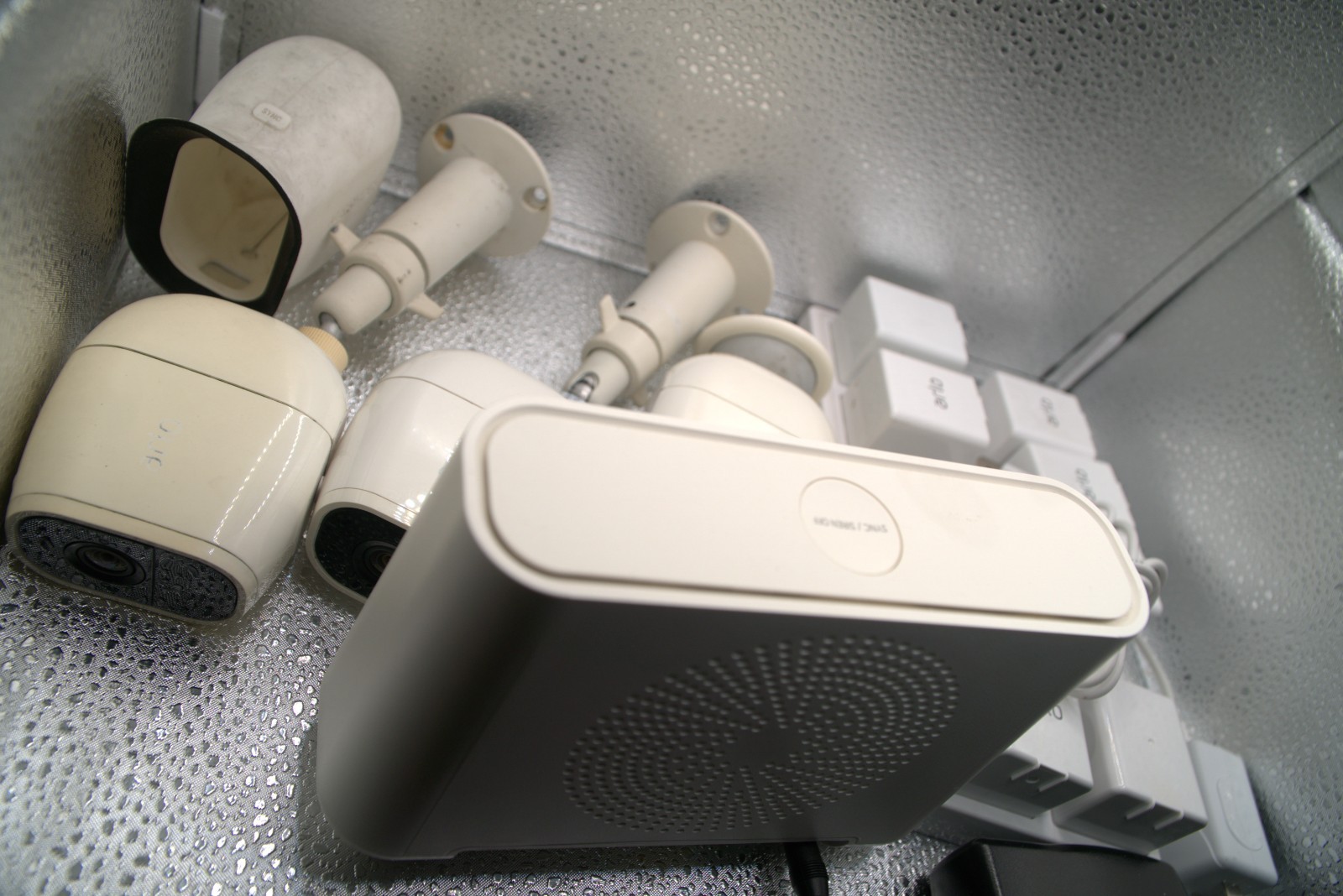 ARLO VMB4000 Security Arlo Base Station for Pro2 – 3 Cameras, 7 batteries