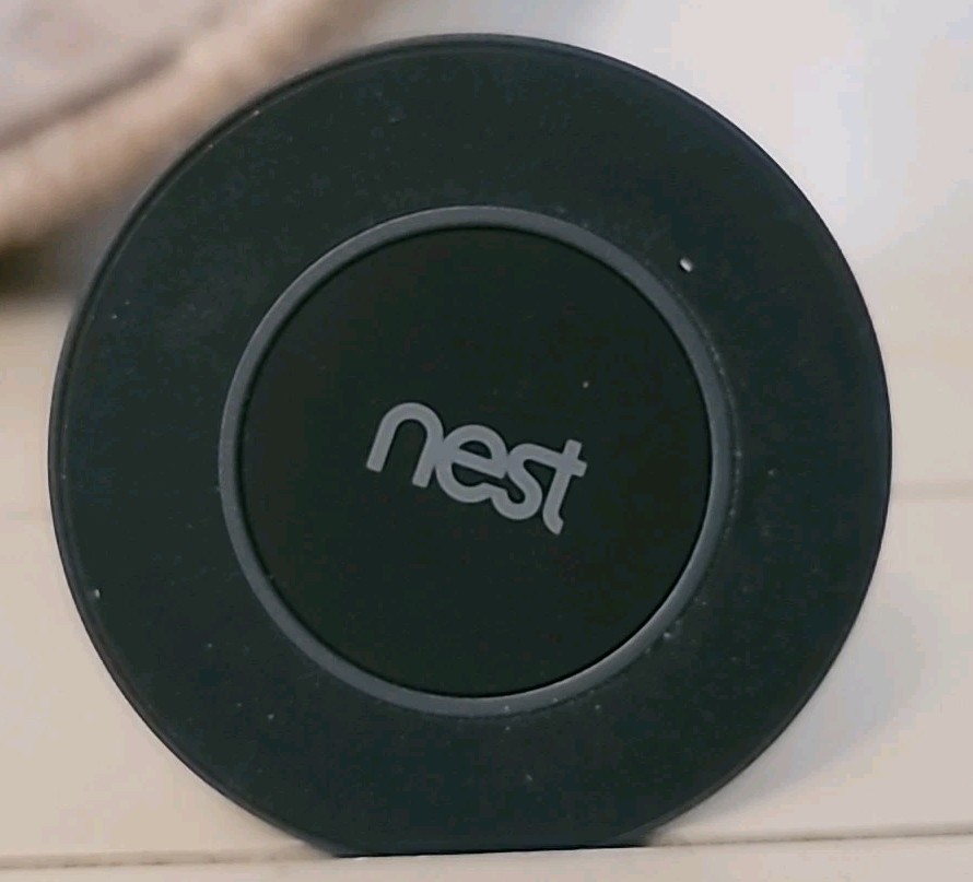 1 NEST Cam Indoor Smart Security Camera (1 Single Camera) Model NC1104US