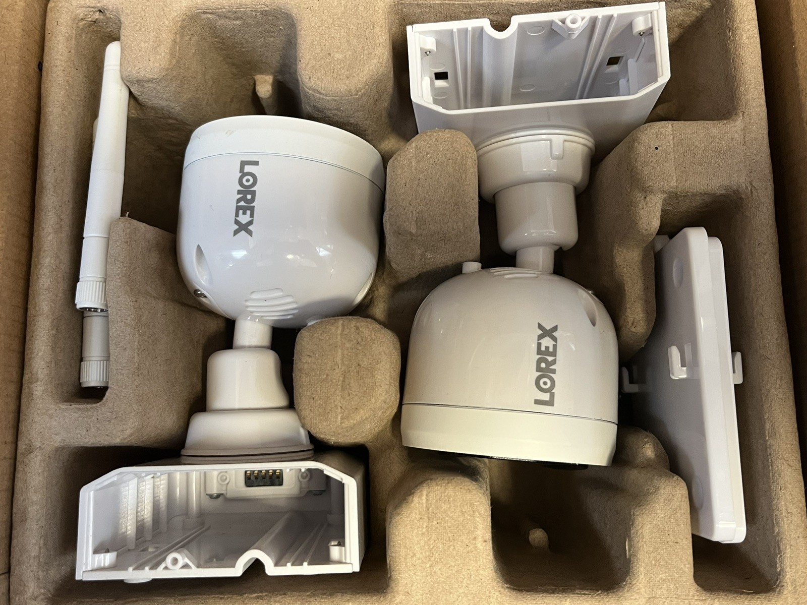 Lorex 2K 32GB NVR System with 4 Outdoor Battery Security Cameras FOR PARTS