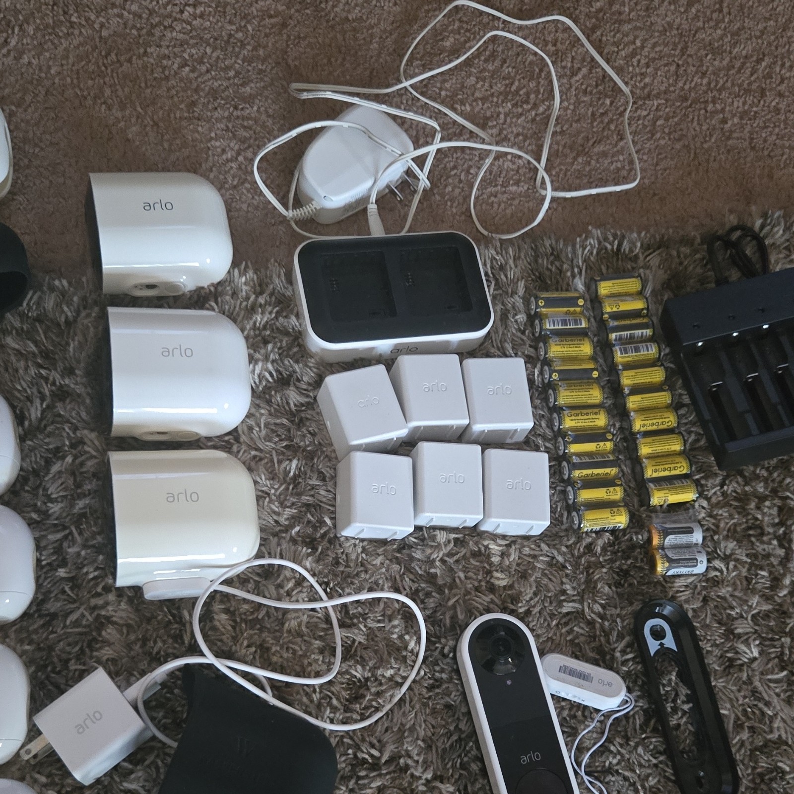 Arlo pro 3 Wireless IP Cameras System White w/ Mounts, Batteries, Charger