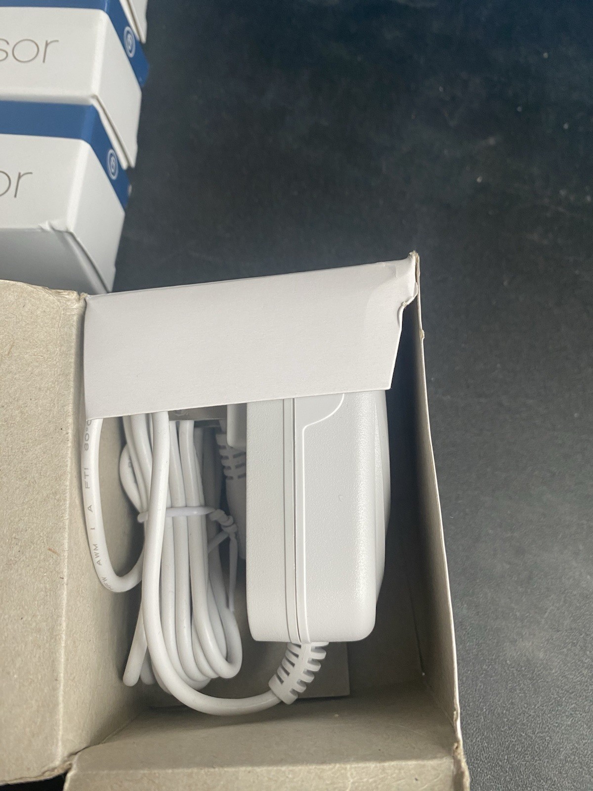 SimpliSafe Home Security Base 1st Generation Motion & Entry Sensor Bundle Read