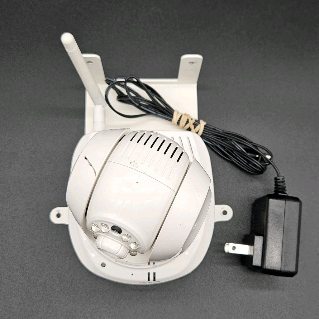Trendnet TV-IP672WI Day Night Indoor Wireless Camera With Power Cord And Bracket