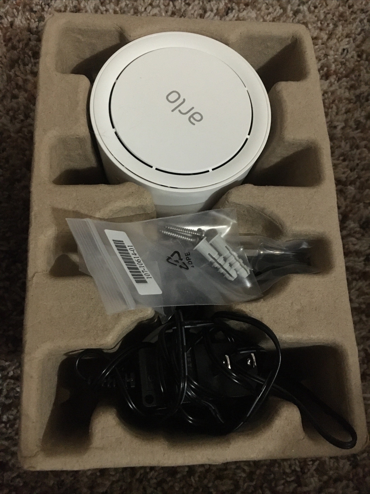 Arlo Pro VMK3150-100NAS Wireless Indoor/Outdoor Security System – Black/White