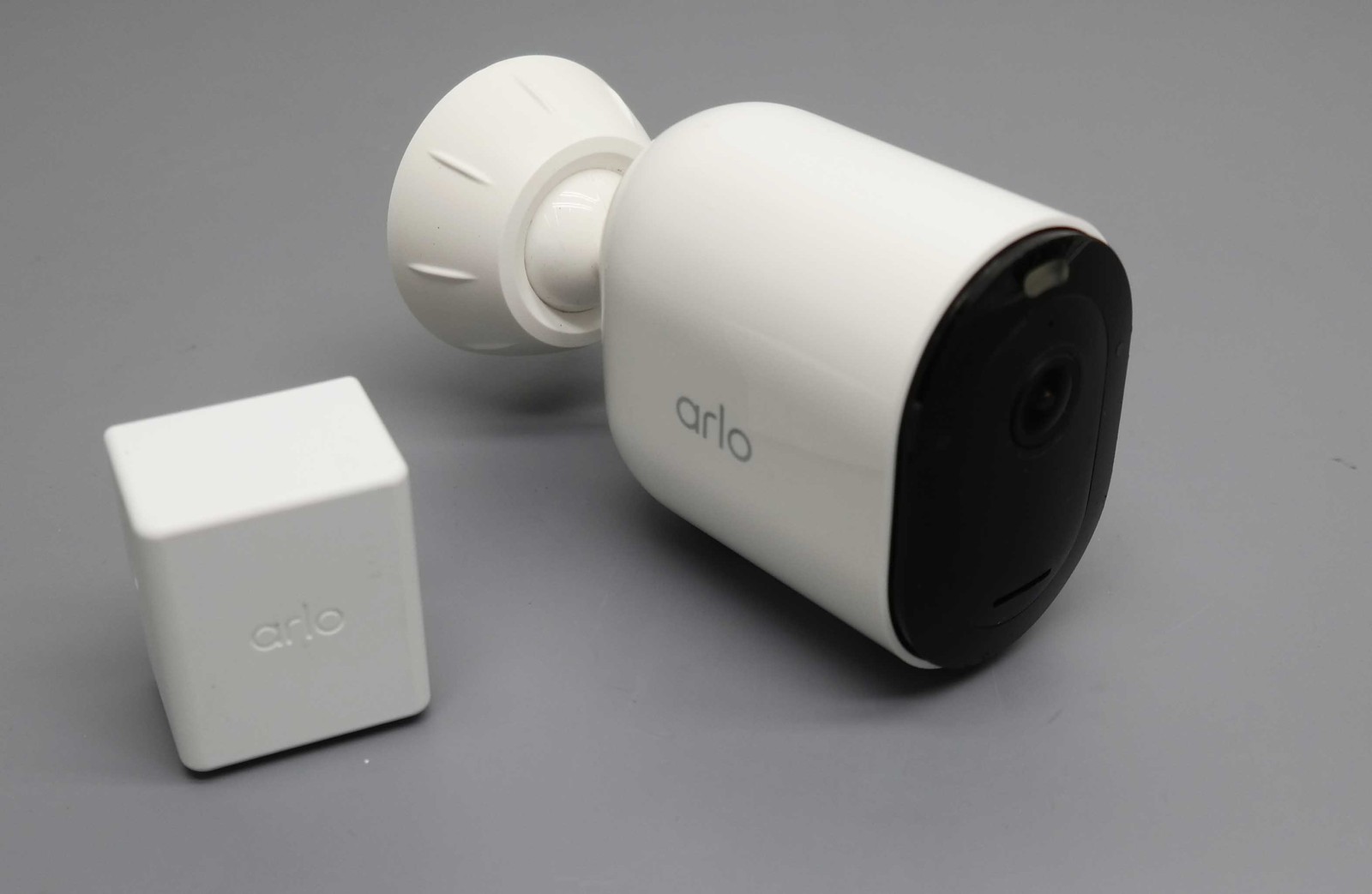 Arlo Pro 5S VMC4060P 2K Indoor/Outdoor Wire Free Spotlight Security Camera