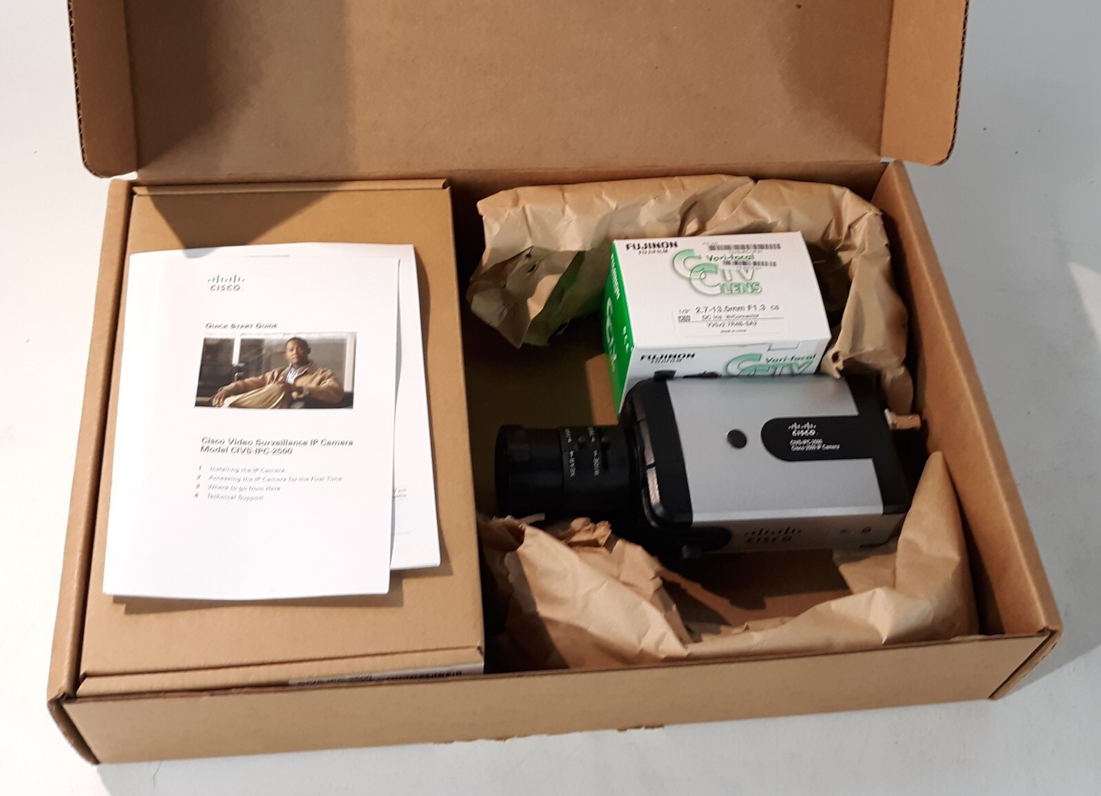 Cisco CIVS-IPC-2500 Surveillance IP Camera Full Resolution Day/Night NEW *OB*