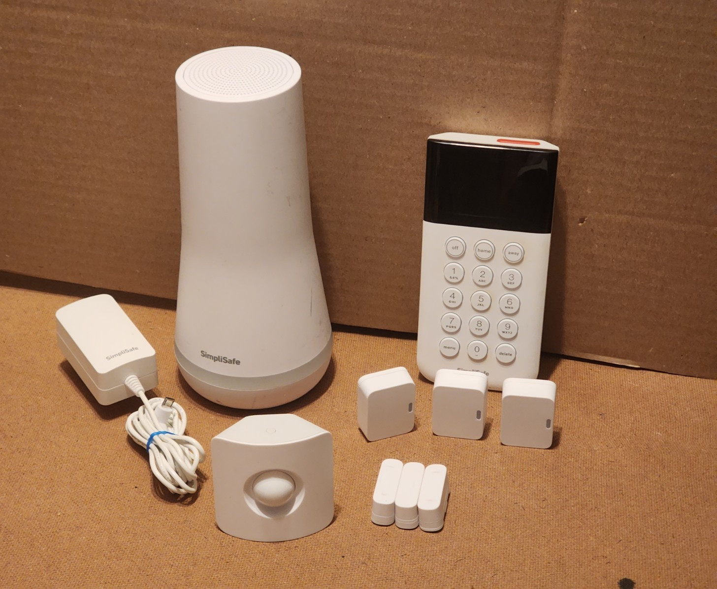 SimpliSafe Home Security System Lot Motion/Entry Sensors Keypad Base SSBS3 READ!