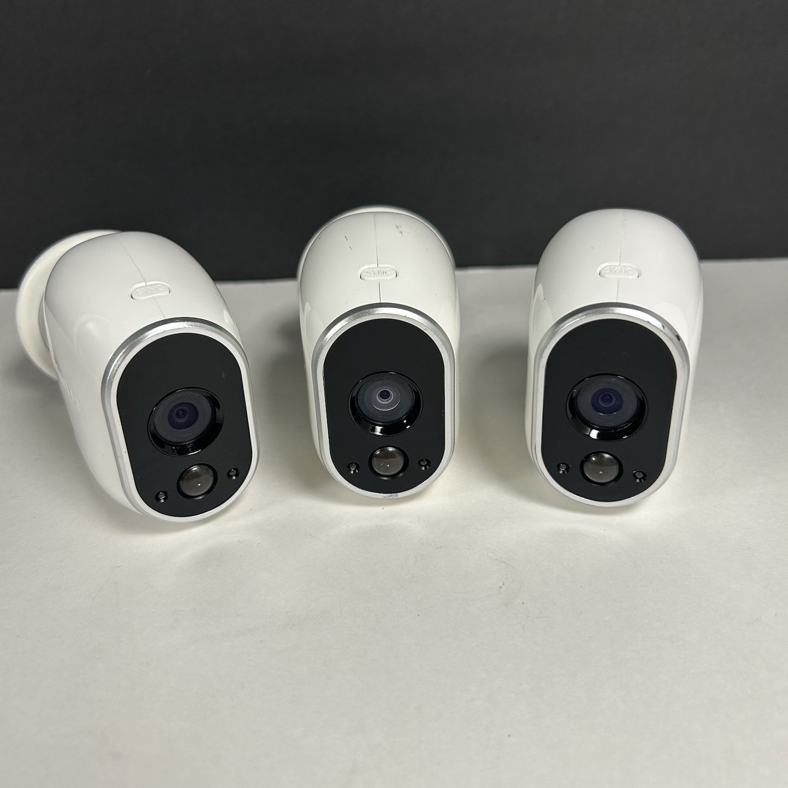 3 Netgear Arlo VMC3030 Add-on HD Indoor / Outdoor Security Cameras 2 Mounts