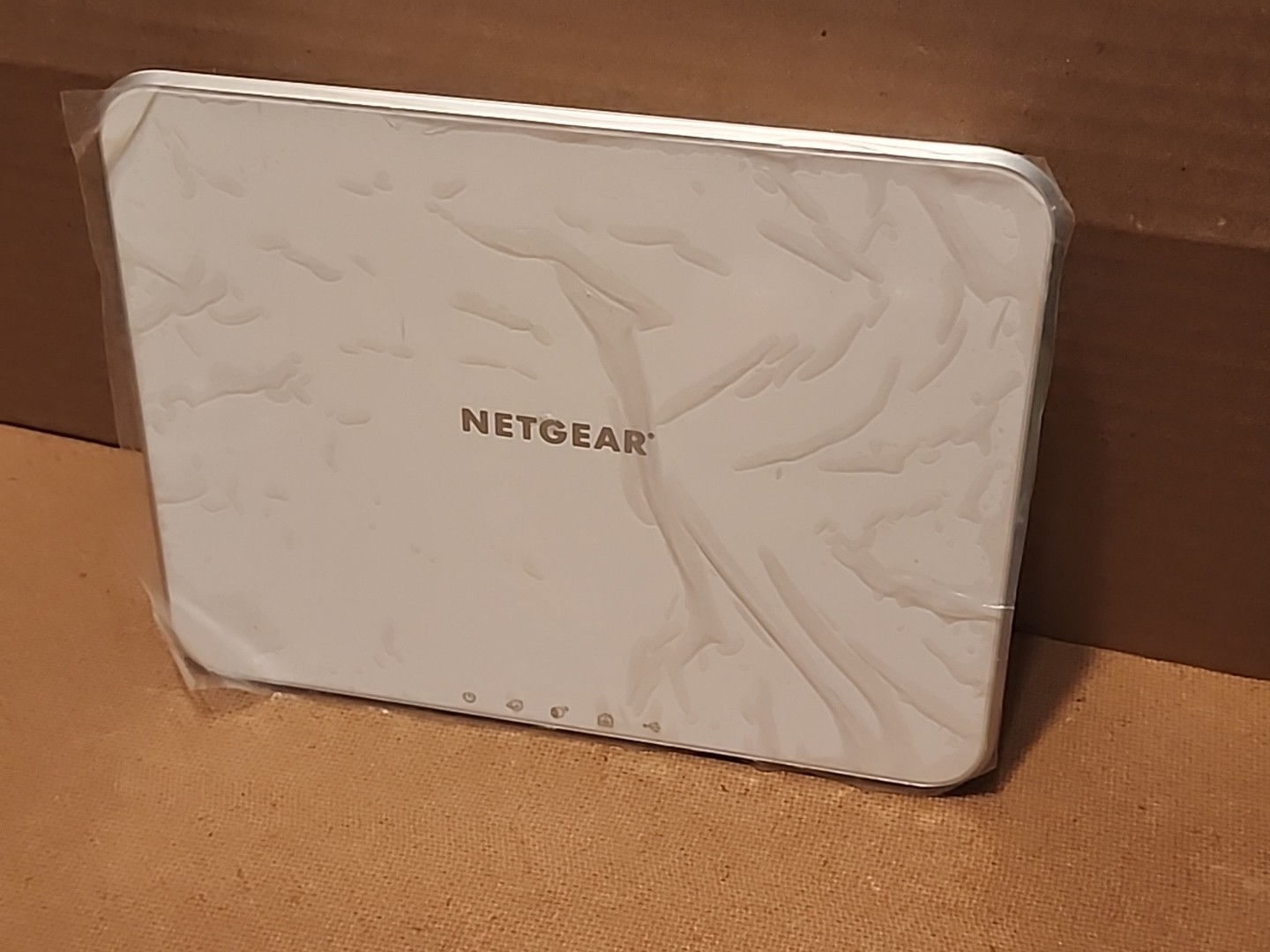 NETGEAR ARLO VMB3000 HOME BASE & 2 VMC3030 HD WIRE-FREE CAMERA INDOOR/OUTDOOR