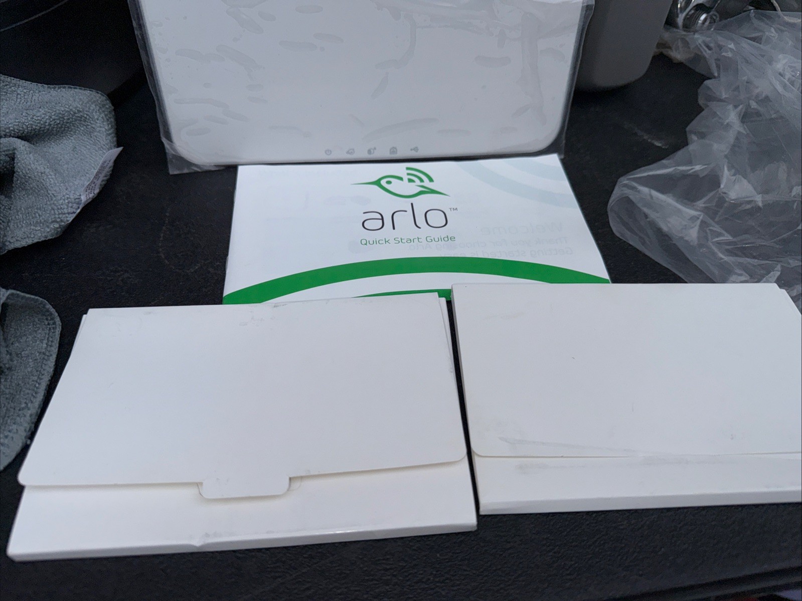 NETGEAR ARLO Base Station Wireless Wi-Fi VMB3000 Hub With 2 Cameras New batt