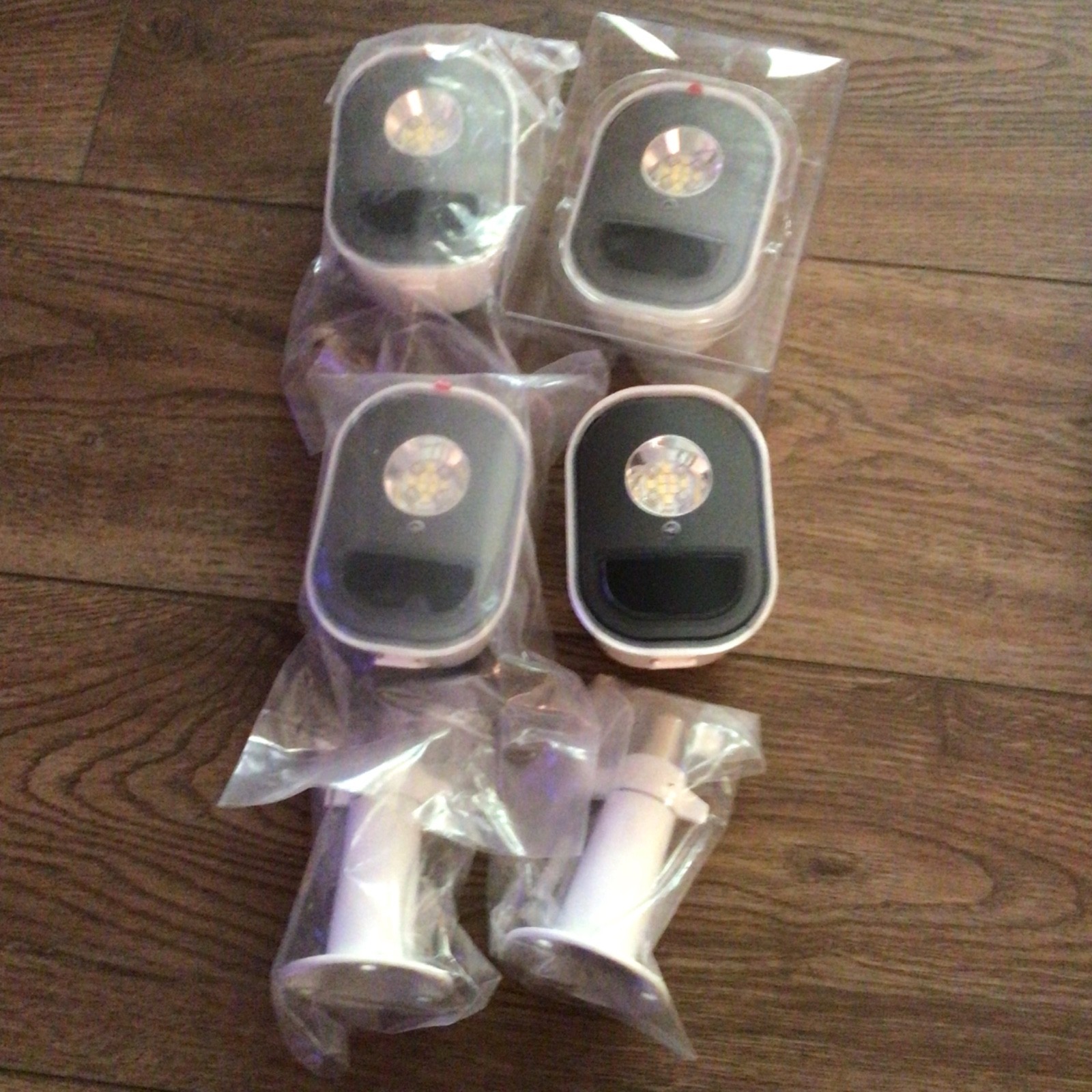 ARLO PRO Net Gear Wireless Security Camera Lot + etc – Untested – Parts – Repair