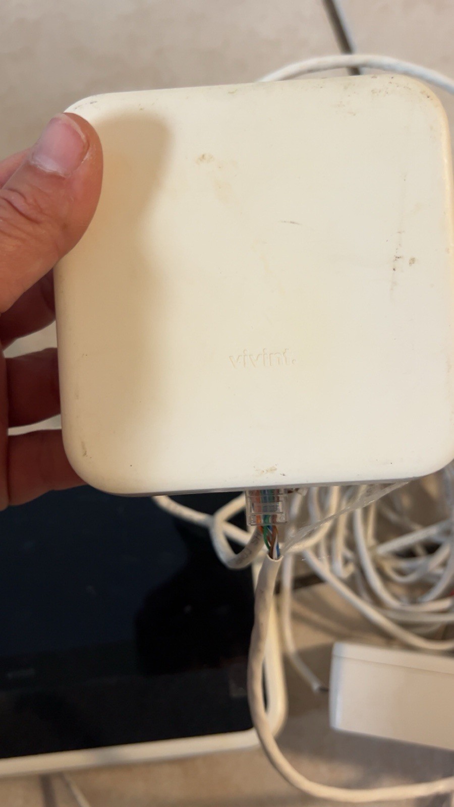 Vivint Smart Hub control panel (Model VS-SH2000-C00)