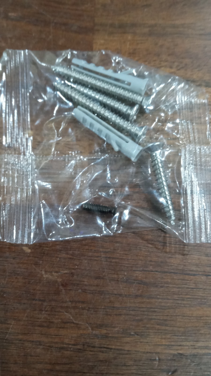 SimpliSafe Wedge Kit With Mounting Screws With Allen Locking Torx Screw.