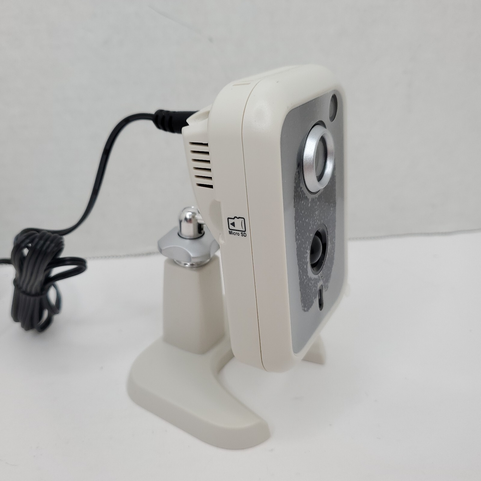 LifeShield SCH1R1-29 White/Black Wired Di Camera with Stand and Power Cable