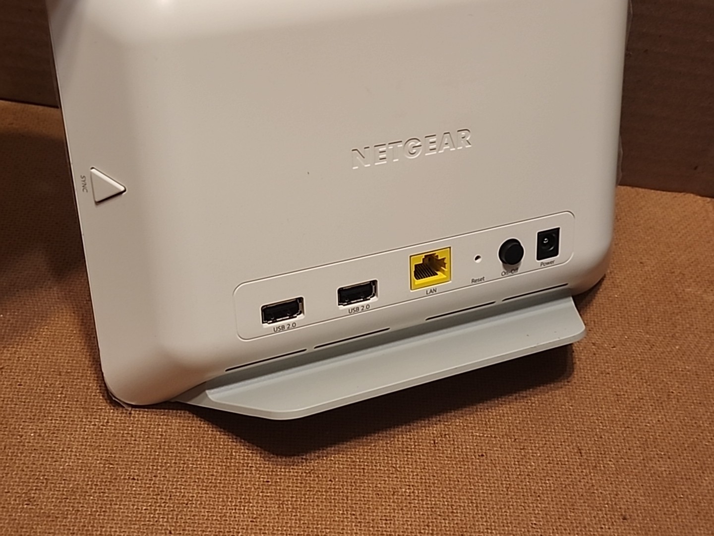 NETGEAR ARLO VMB3000 HOME BASE & 2 VMC3030 HD WIRE-FREE CAMERA INDOOR/OUTDOOR