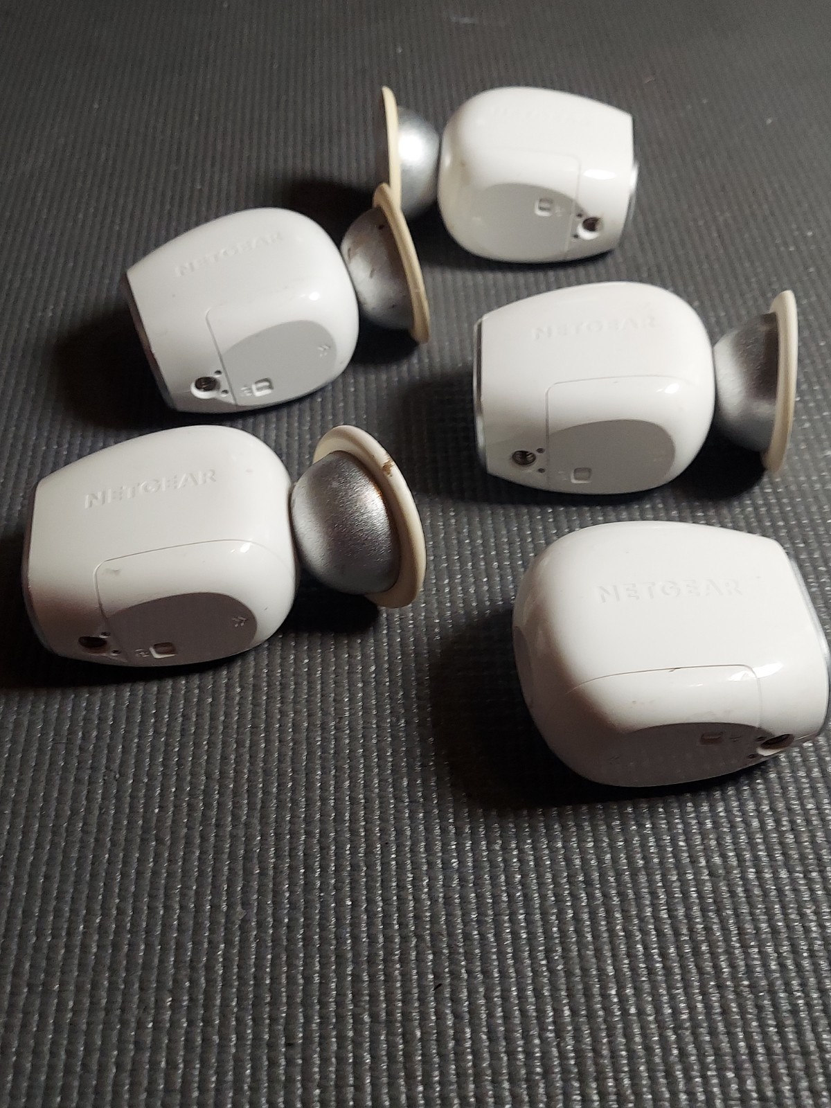 Arlo NETGEAR VMC3030 Add-on HD Security Cameras Lot Of 5 Wire-Free With 4 Mounts