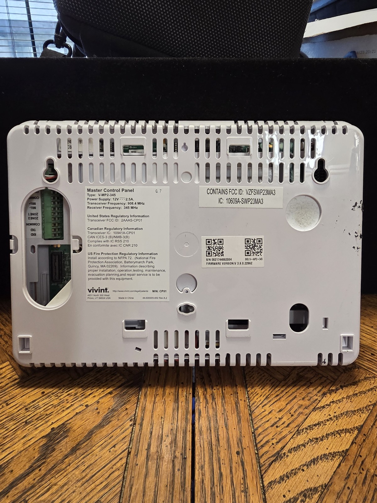 Vivint Smart Home Security Alarm System Set – White