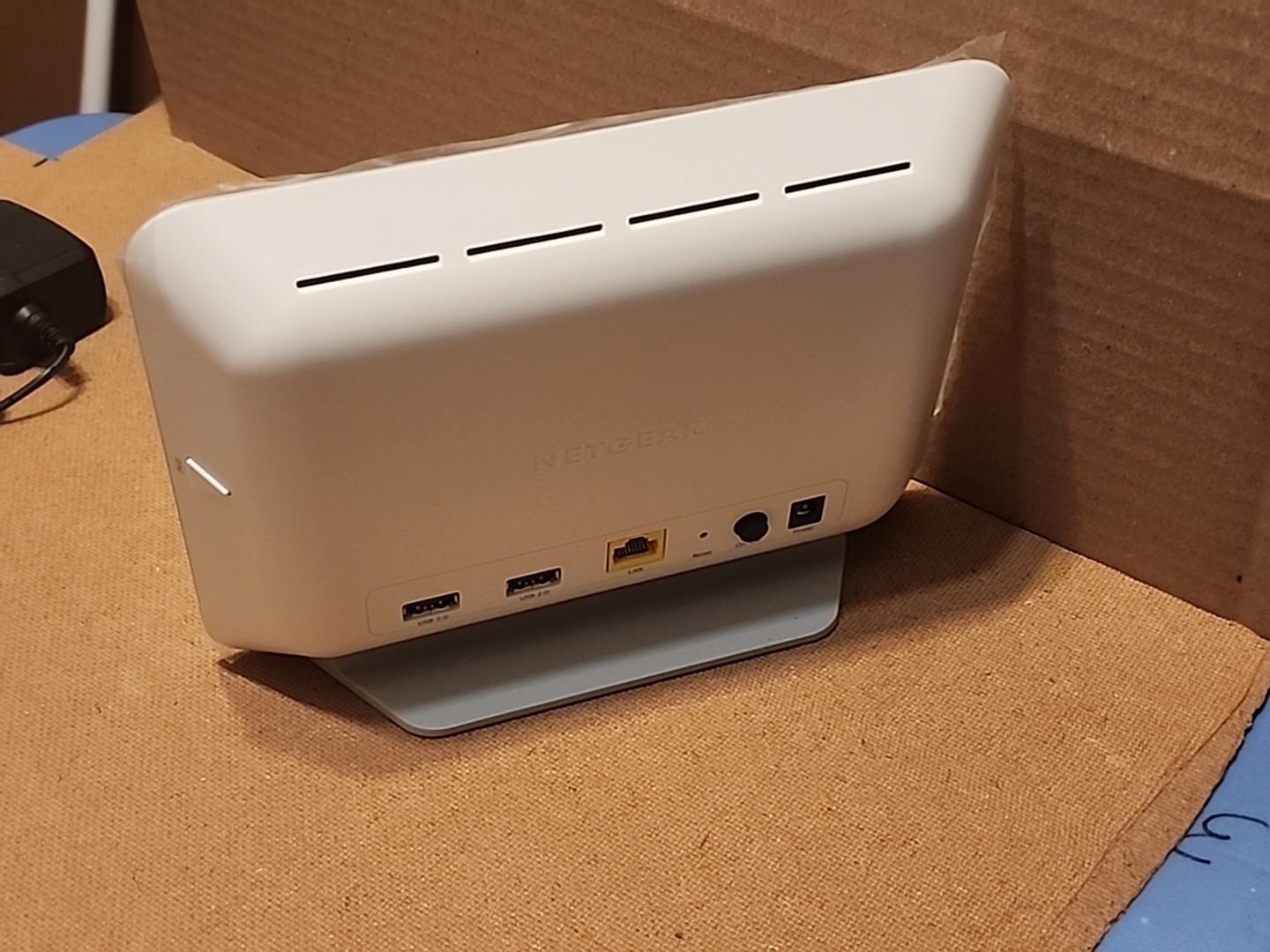NETGEAR ARLO VMB3000 HOME BASE & 2 VMC3030 HD WIRE-FREE CAMERA INDOOR/OUTDOOR