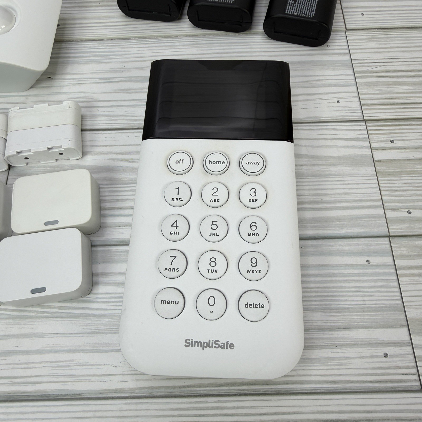 SimpliSafe Home Security System 3 Wireless Outdoor 1 Indoor Cameras 16 Pc BUNDLE