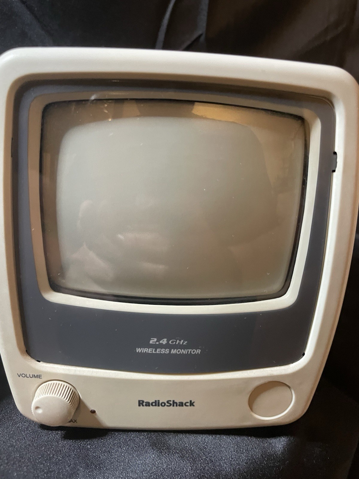 RadioShack 2.4GHz Wireless CCTV Monitor & 1 Camera System CRT Indoor 49-2530