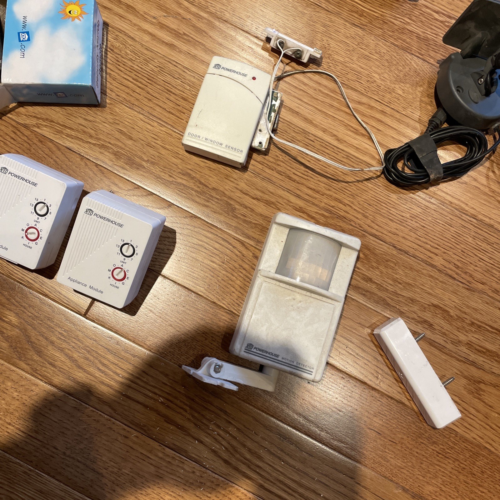 x10 security system Lot. Untested. Identical to Radio Shack Security System.