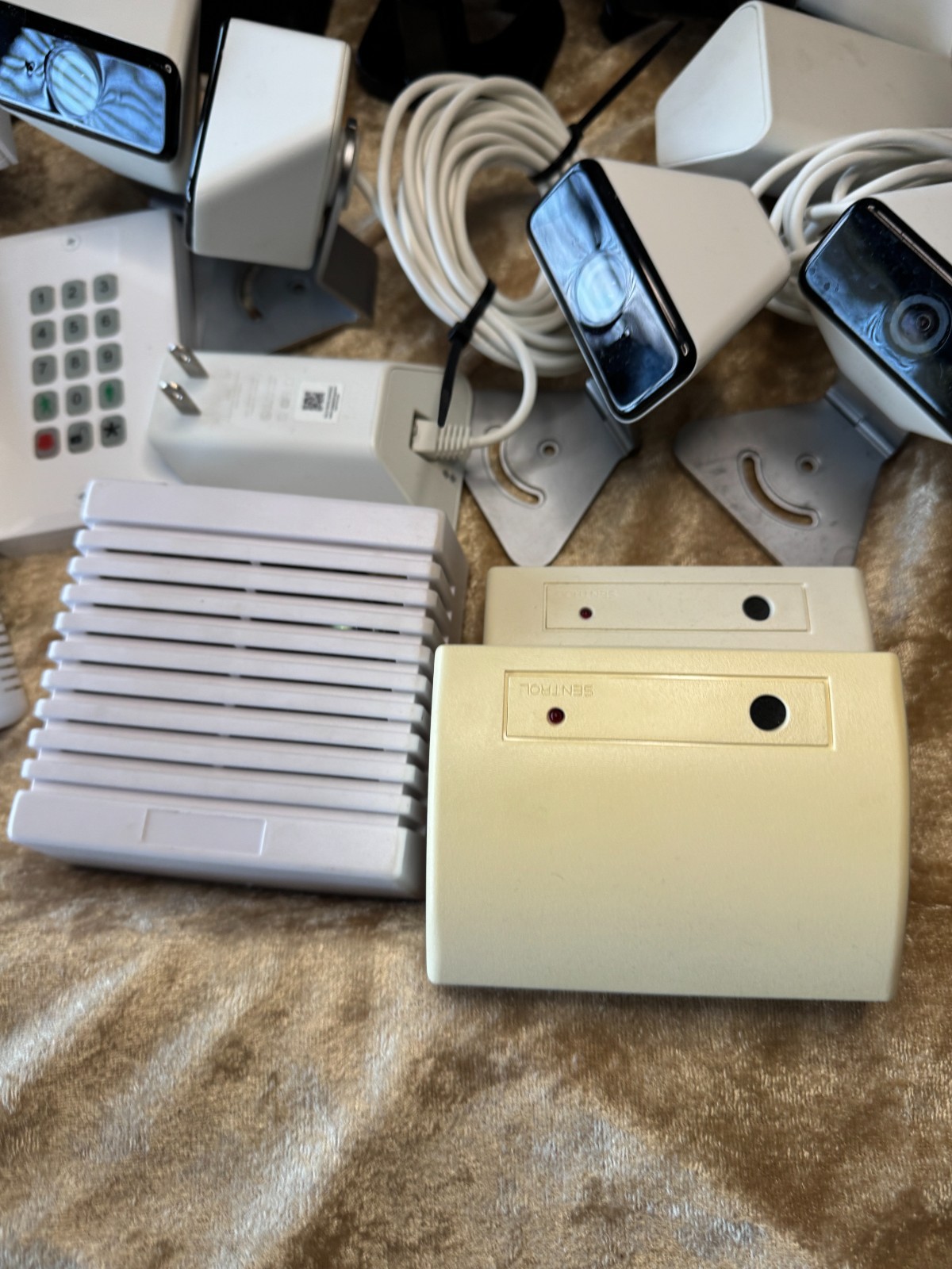 Xfinity / Honeywell Home Security System Components Lot–Cameras,Keypads,Sensors