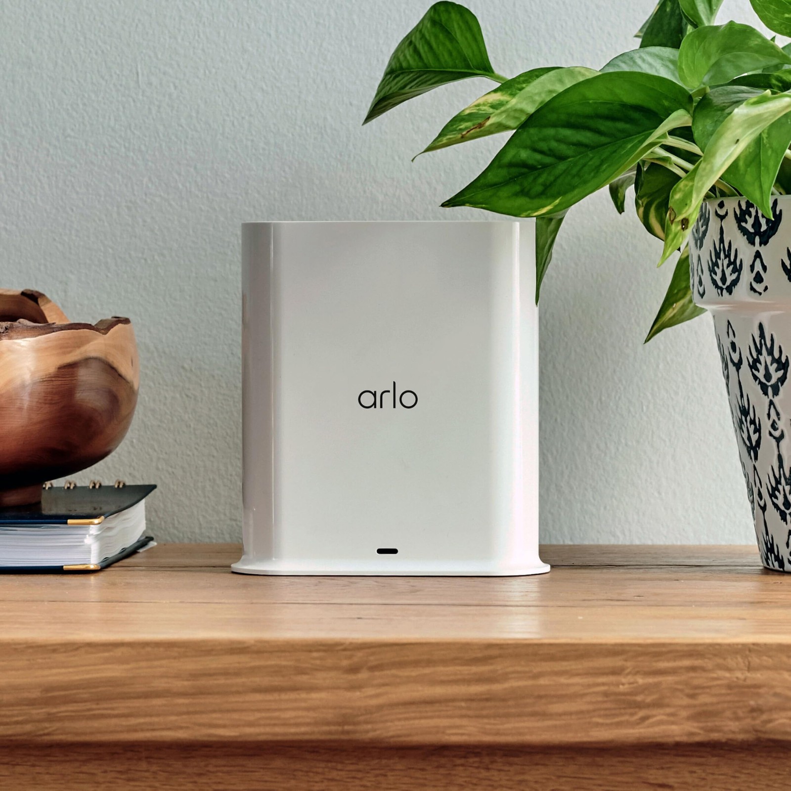 Arlo Pro SmartHub, Certified Accessory – Connects Cameras to White