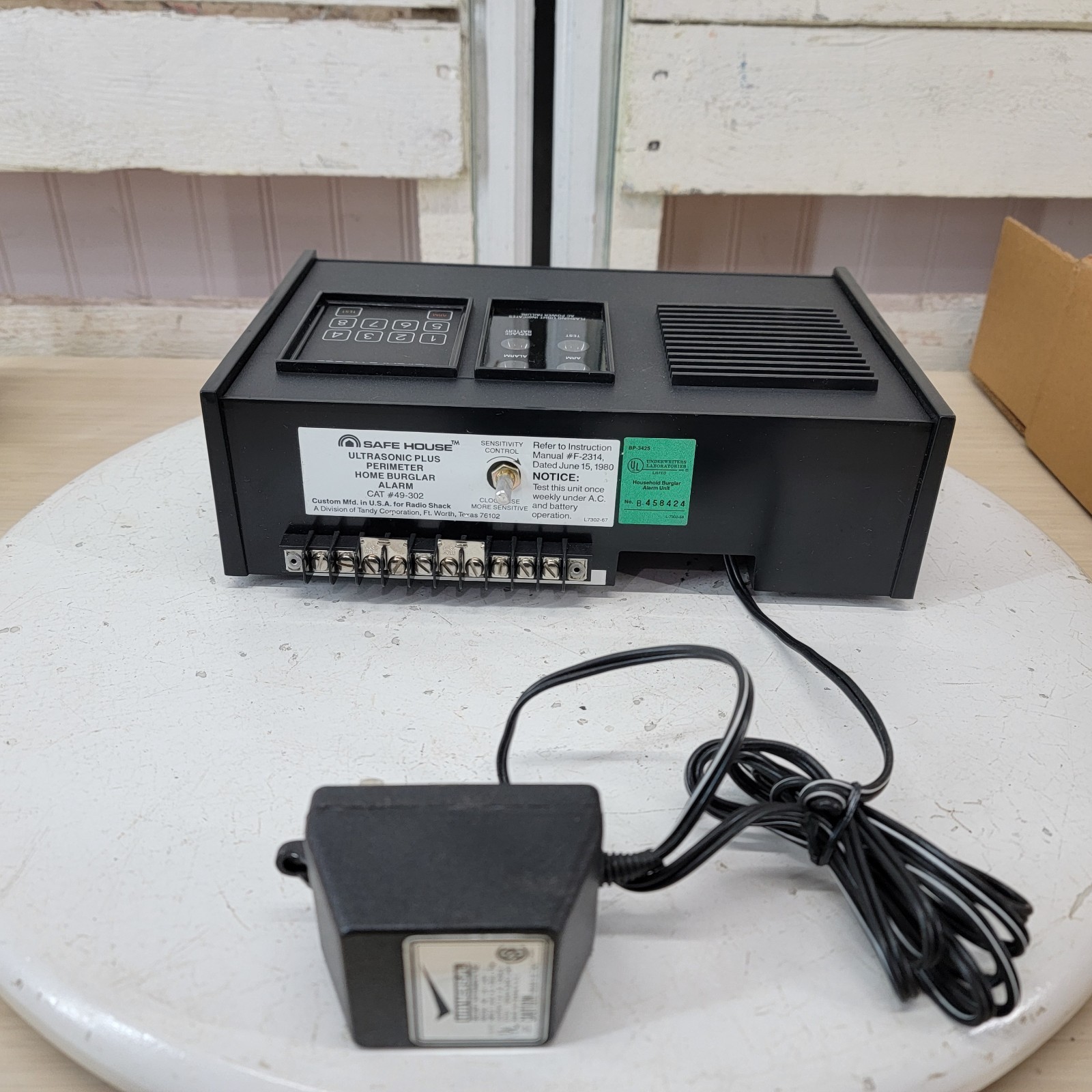 Vintage Safe House 49-302 Ultrasonic Plus Home Burglar Alarm Radio Shack Tested