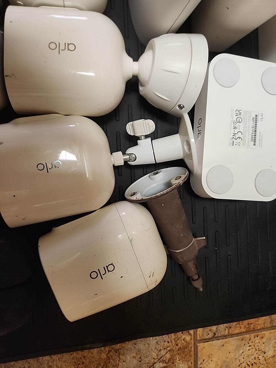 Lot Arlo: 19 Cameras (Not Tested) + 3 Bases PROVED (Inc. VMB5000 4K Hub)