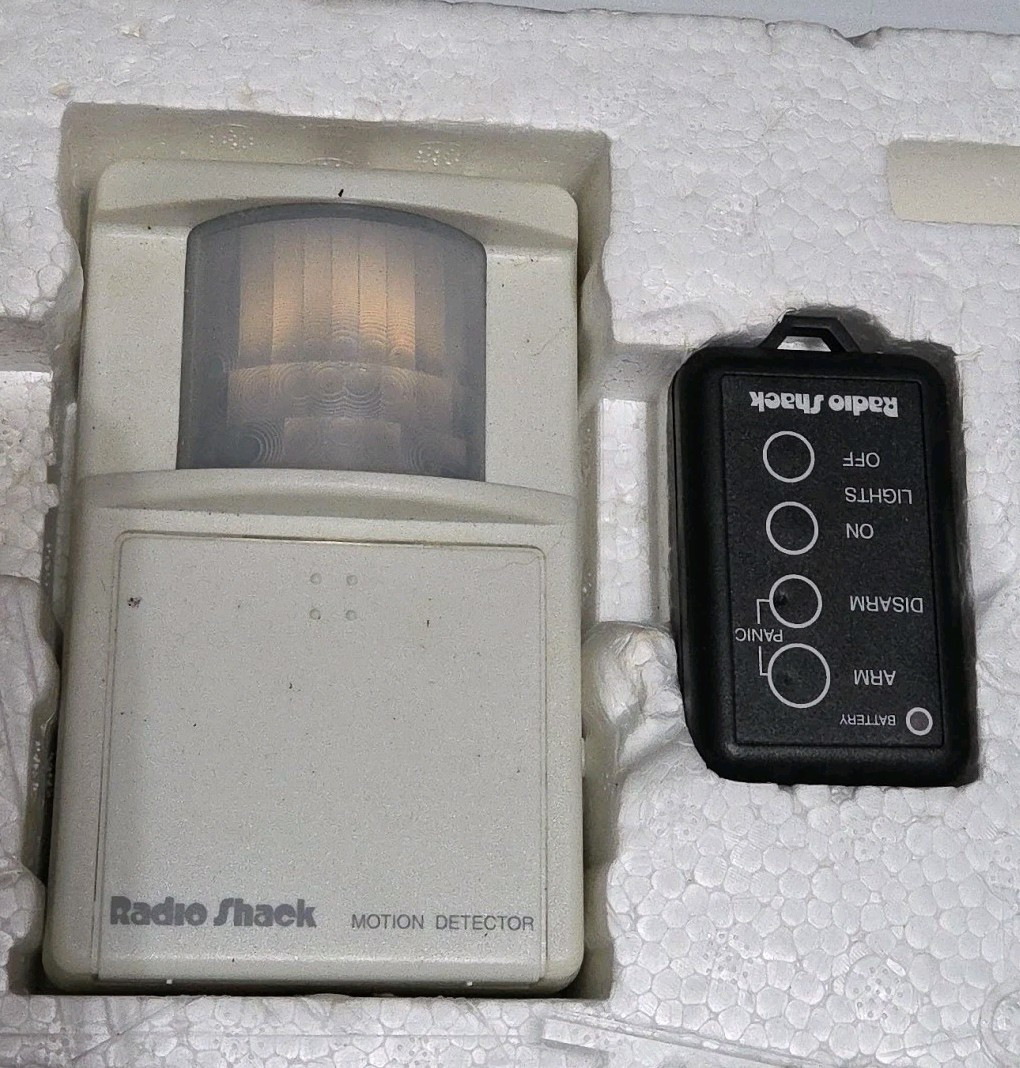 Radio Shack Wireless Home Security System from 1994 – 61-2610 49-2551A