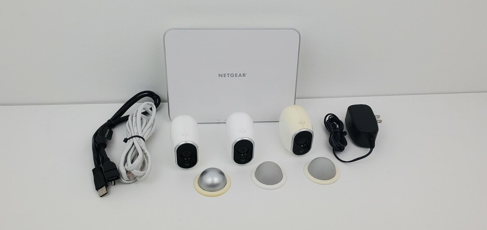 Bundle Netgear Arlo VMC3030 Cameras and base station vmb 3000 pre owned