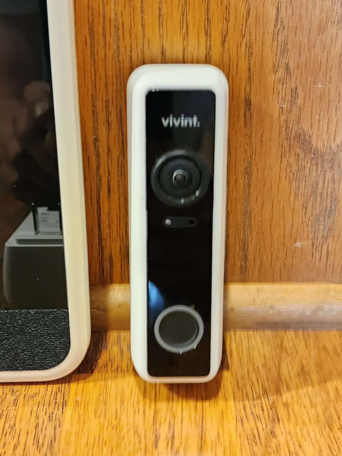 Vivint Smart Home VS-SH2000-C00 And Camera Doorbell With Power Supplies No Cable