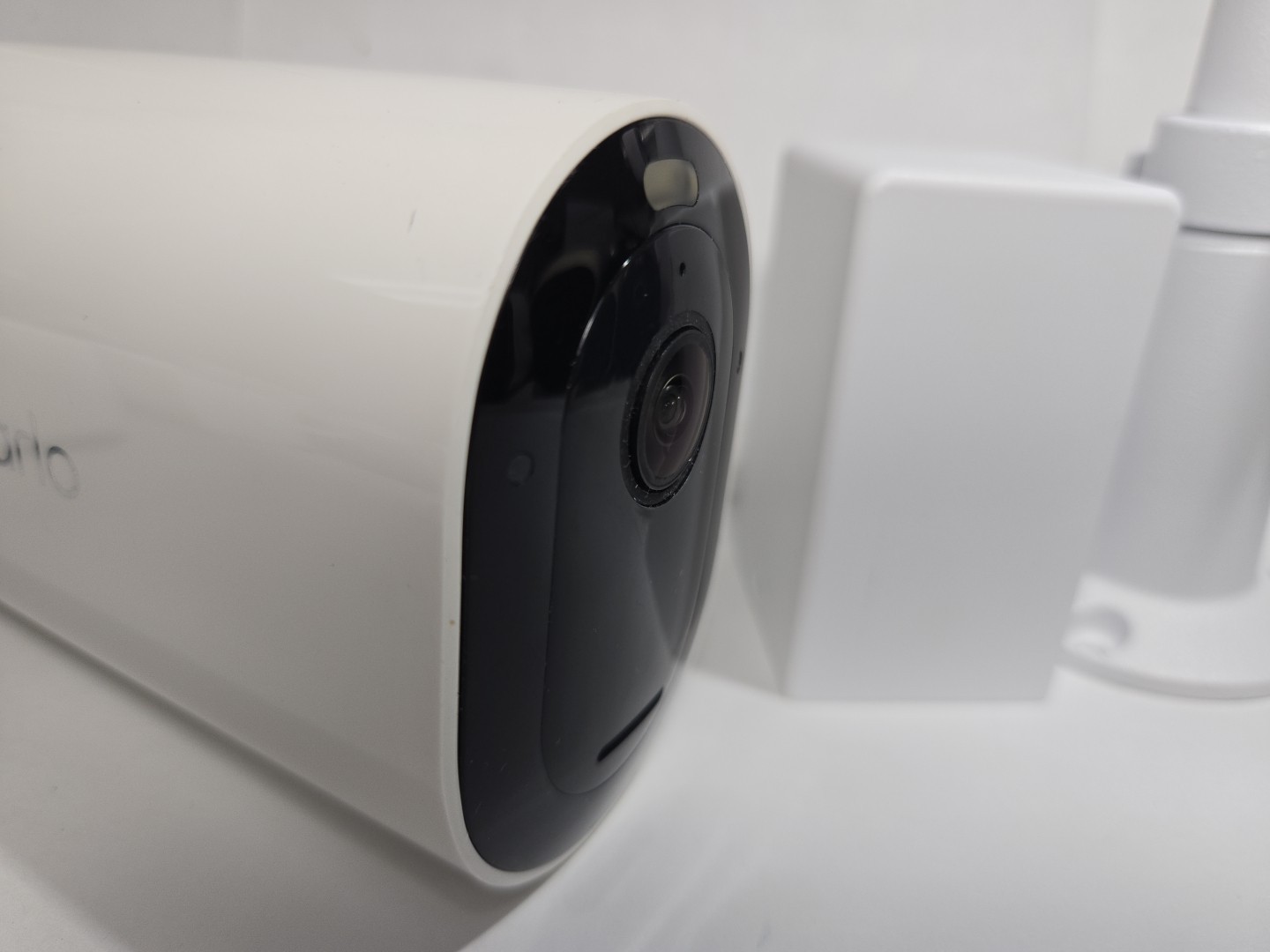 Arlo Pro 5S XL 2K Indoor/Outdoor Wire Free Spotlight Security Camera White