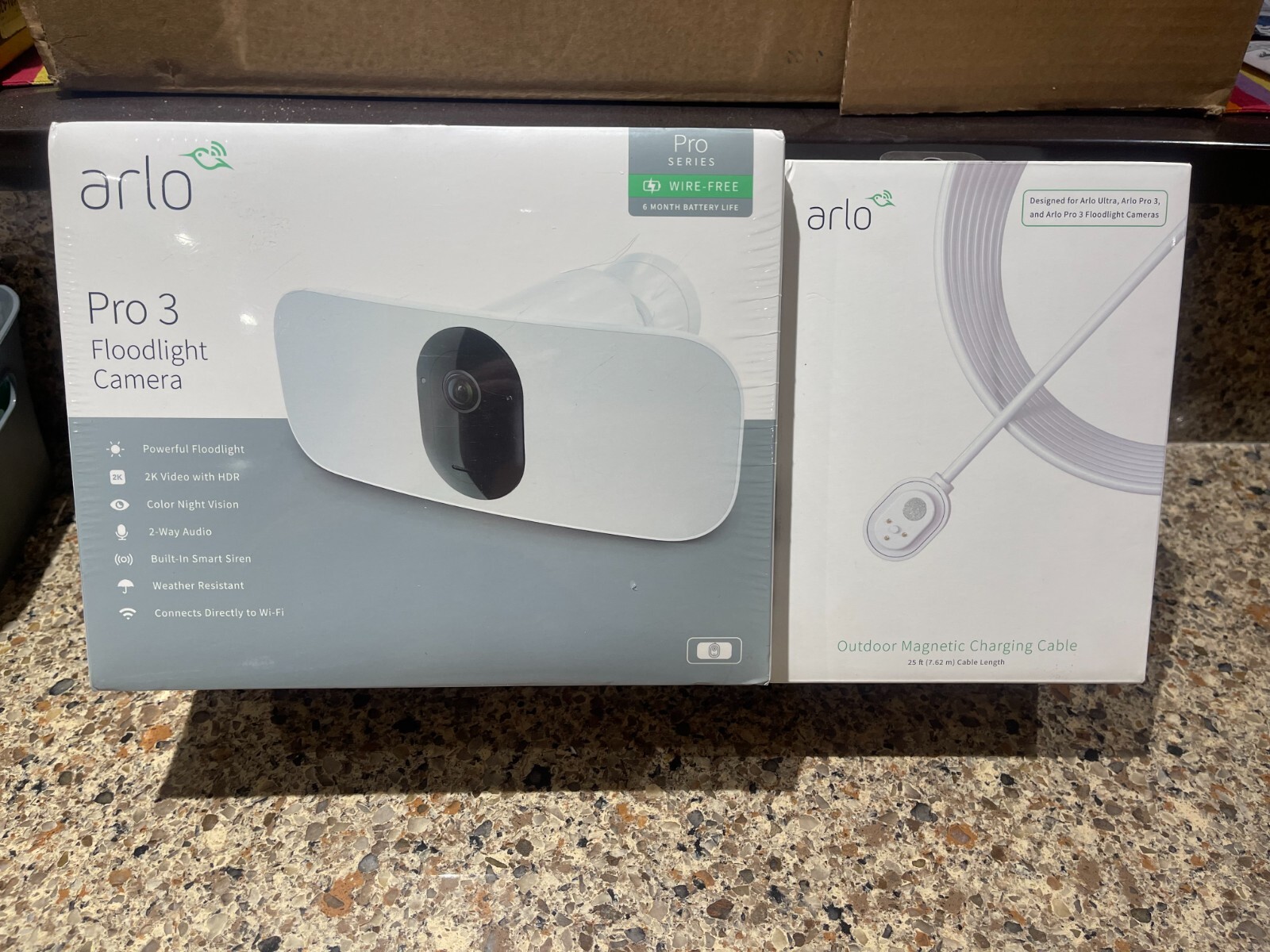 NEW! Arlo Pro 3 Wireless Floodlight Camera FB1001 & Charging Cable VMA5600C
