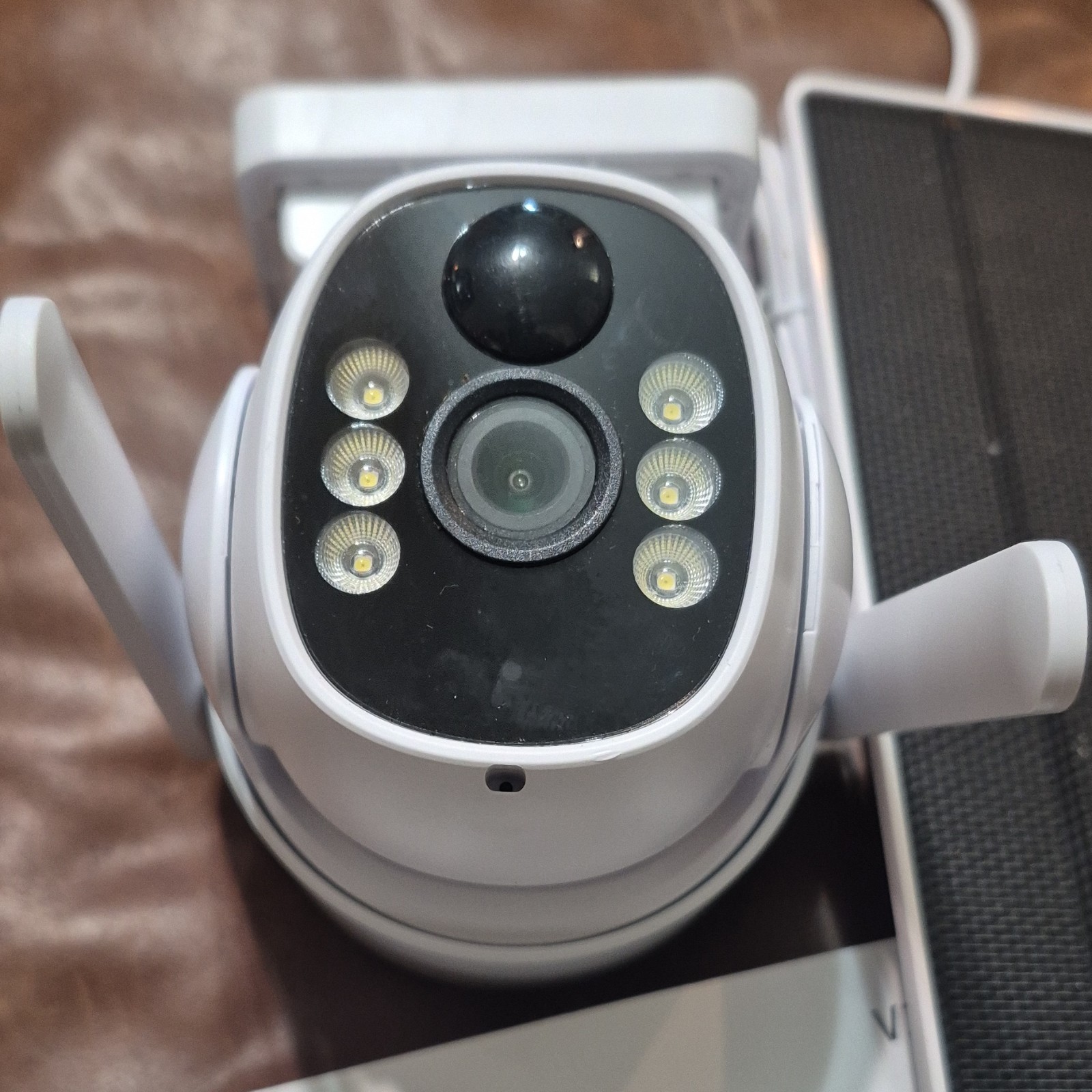 CQ40 Wireless Solar Security Camera Outdoor PTZ 1080P WiFi Battery Spotlight