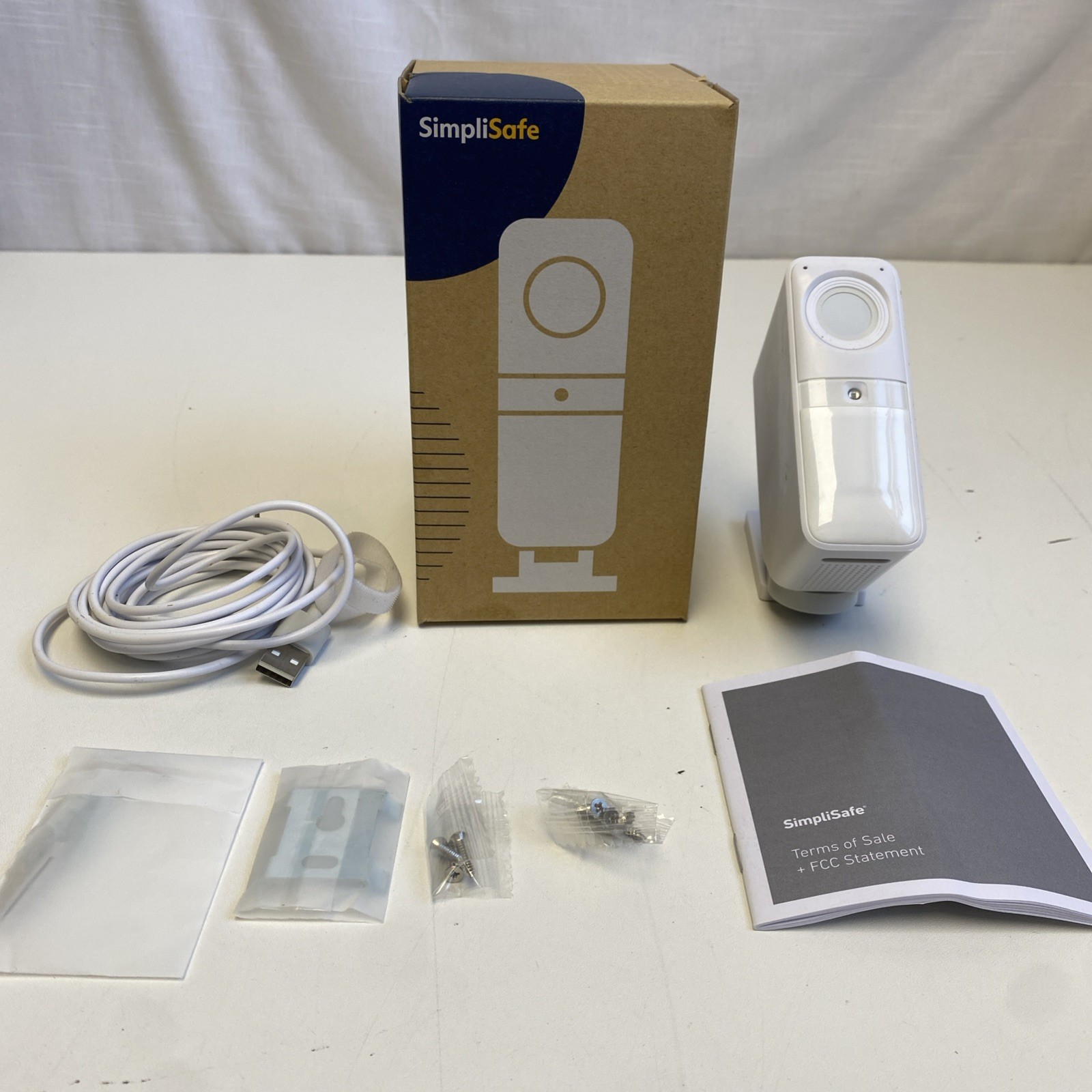 SimpliSafe CM006 Smart Alarm Wireless Indoor Security – Used/Read Description