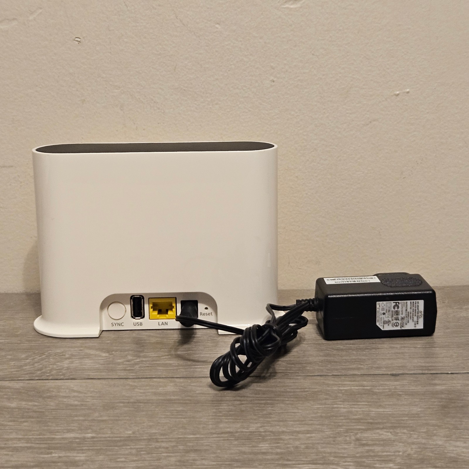 Netgear Arlo Pro VMB4500 Wireless Security Camera Base Station w/ AC Adapter