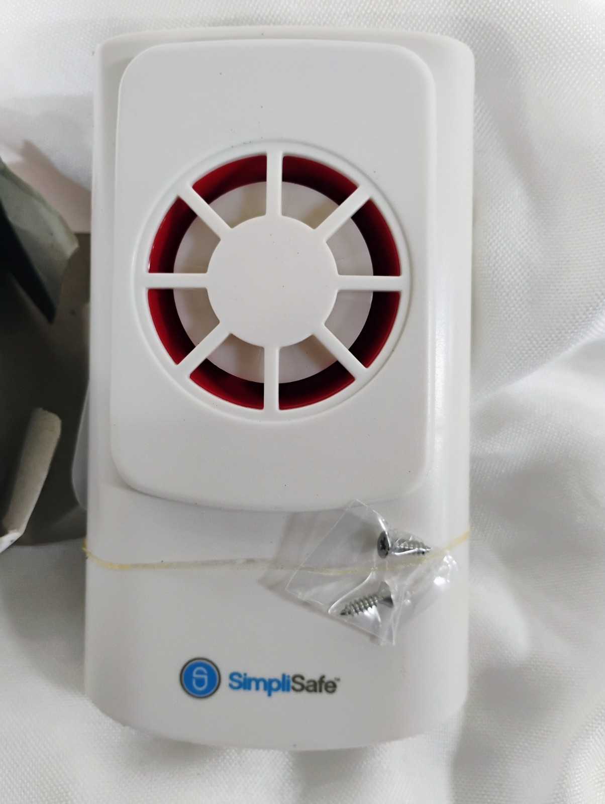 1st Generation SimpliSafe 105 Decibel Wireless Siren WS1000 – NEW, Open Box